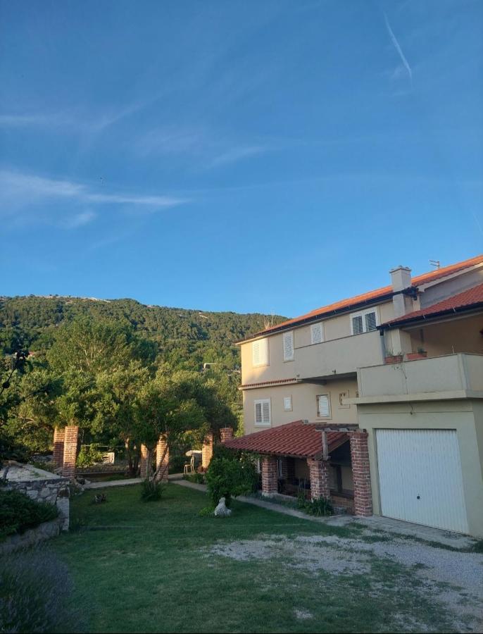 Novouredeni Apartman Marko Mundanije Exterior photo