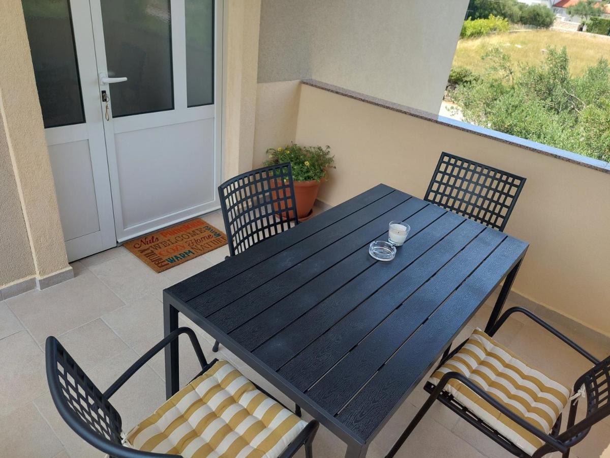 Novouredeni Apartman Marko Mundanije Exterior photo