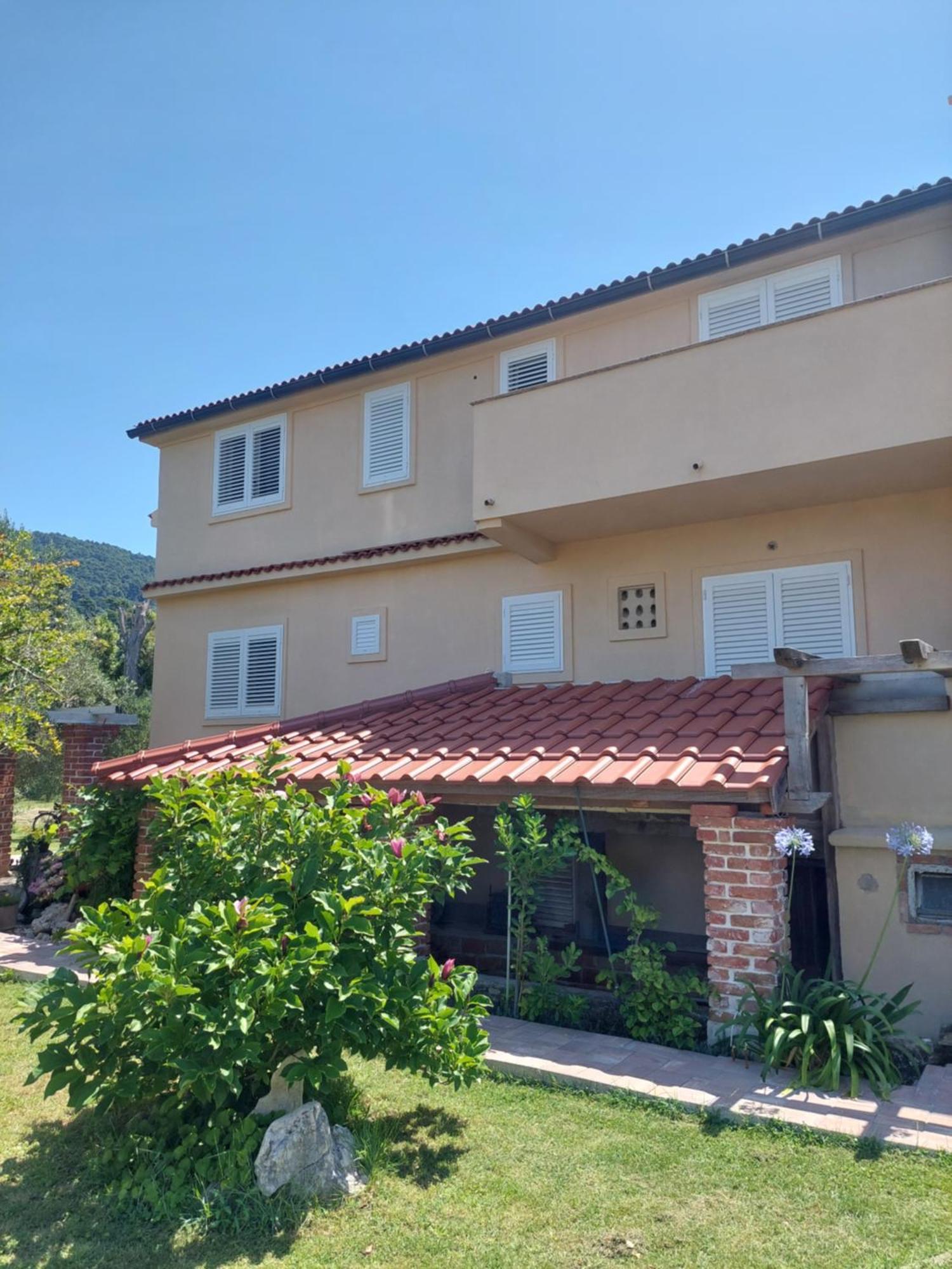 Novouredeni Apartman Marko Mundanije Exterior photo